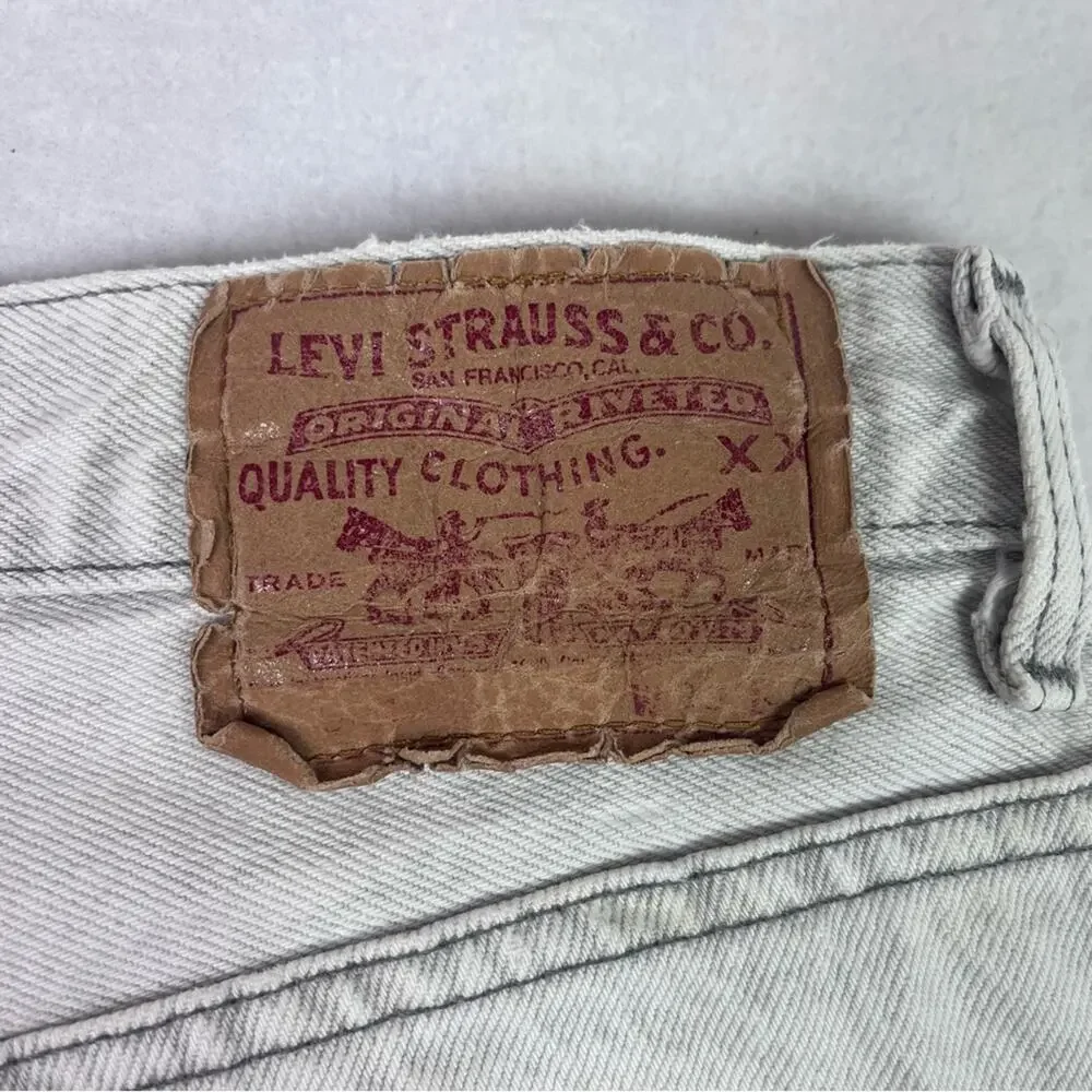 Vintage Levi's 501 Jeans Mens W33 L30 Straight Leg Light Wash Made in USA